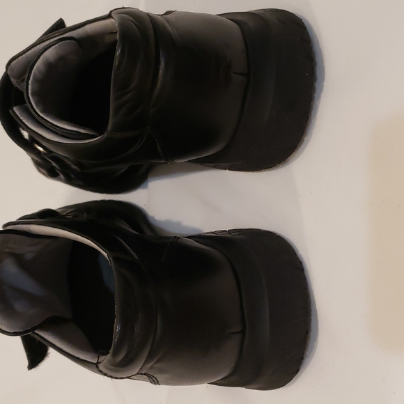 Maniqui Black leather comfort shoes, rubber soles , Size 7 - Picture 8 of 11